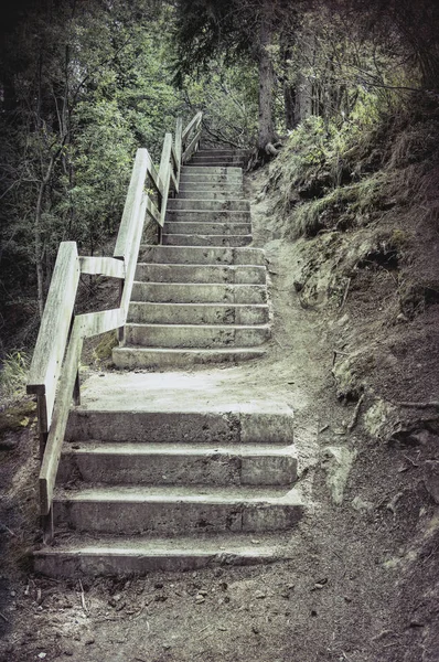 Escaliers extérieurs rustiques — Photo