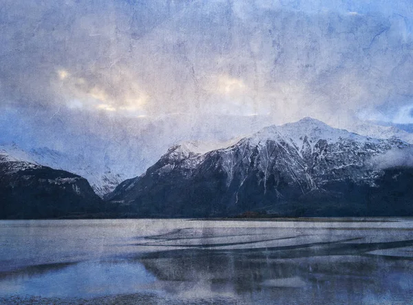 Pôr do sol da montanha com texturas — Fotografia de Stock