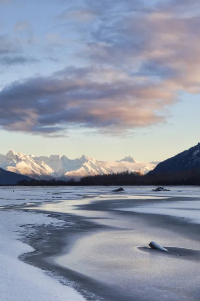 Río congelado al atardecer —  Fotos de Stock