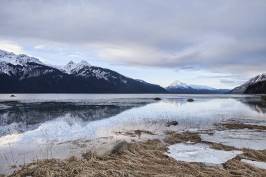 Chilkat Haliç bulutlu kış günbatımı