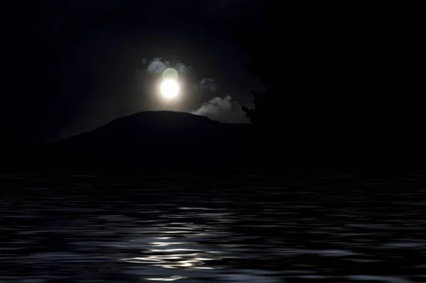 Eclipse の暗い水の上 — ストック写真