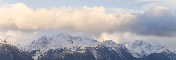 Montanhas do Alasca no inverno — Fotografia de Stock