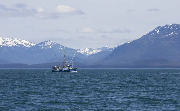 Εμπορικό αλιευτικό σκάφος στην Νοτιοανατολική Αλάσκα — Φωτογραφία Αρχείου