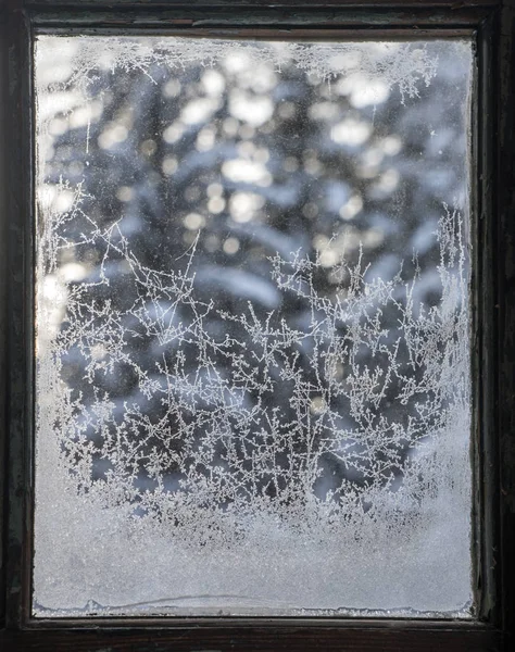Frost auf einer alten Fensterscheibe — Stockfoto