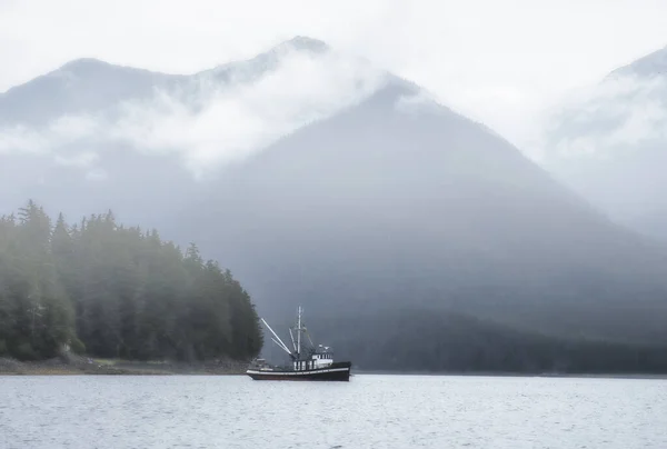 Commecial salmon fishing boat near shore in fog in Southeast Alaska in summer. — Stock Image Commecial Salmon Fishing Boat Shore Fog Southeast Alaska Summer Stock Picture