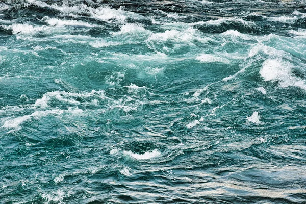 Ondas Água Branca Ásperas Rio Perto — Fotografia de Stock