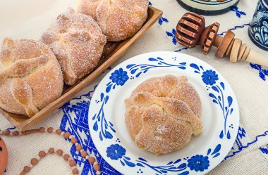 Gün ölü ekmek (Pan de Muerto)