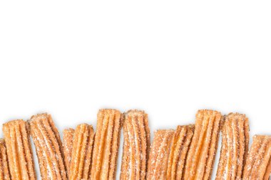Beyaz arka plan üzerinde izole satır düzenlenen churros