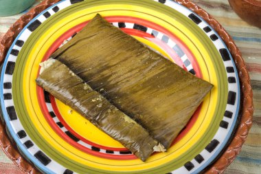 Oaxacan tamal mısırdan tavuk ve biberden yapılır.