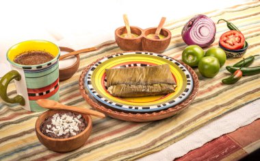 Oaxacan tamal mısırdan tavuk ve biberden yapılır.