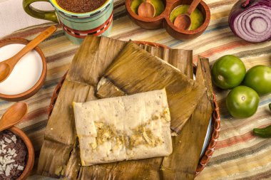 Oaxacan tamal mısırdan tavuk ve biberden yapılır.
