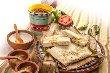 Oaxacan tamal mısırdan tavuk ve biberden yapılır.