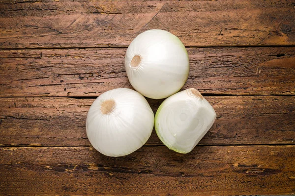 Top View Fresh Organic Onion Wooden Table Top — Stock Photo, Image