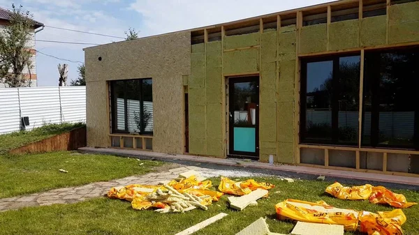 Construction of external wall thermal insulation with rock wool.