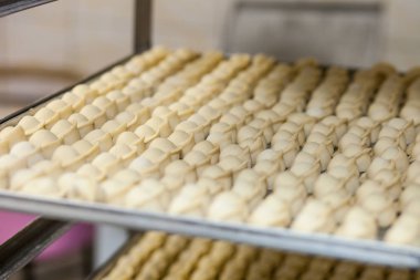 fırın tepsisine köfte