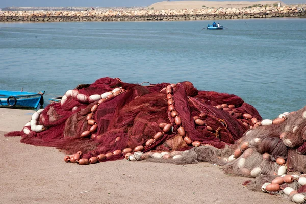 Sahilde balık ağları