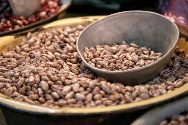 Tezgahta beyaz fasulye