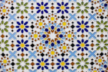 Duvara monte edilmiş seramik mozaik. süs