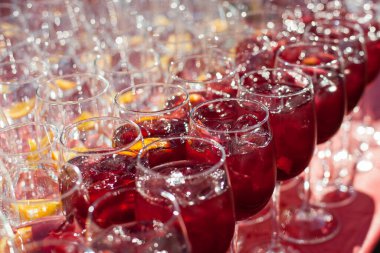 Büfe masasında ikramlar