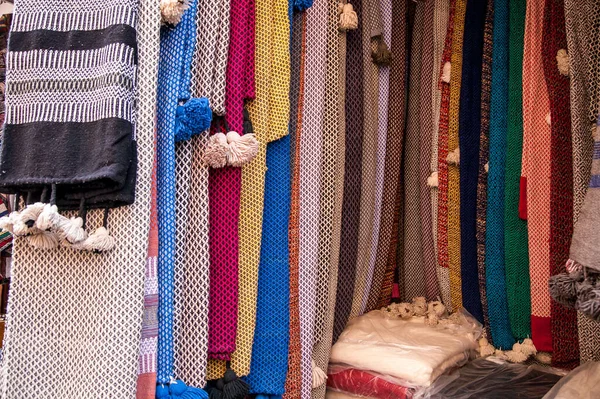 Цветные Шарфы Пашмины Рынке — стоковое фото