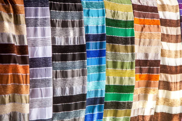 Разноцветные Шелковые Носовые Платки — стоковое фото