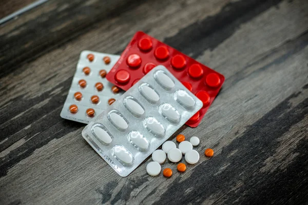 Haplar, maskeler, termometre, tıbbi bakım