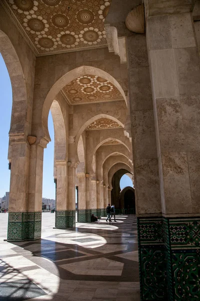 Duvarda Fas mozaiği