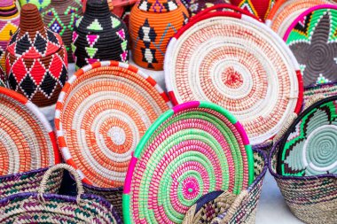 Arap Çarşısında hasır yemekler