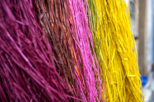 Окрашенные Разноцветные Волокна Ткачества — стоковое фото