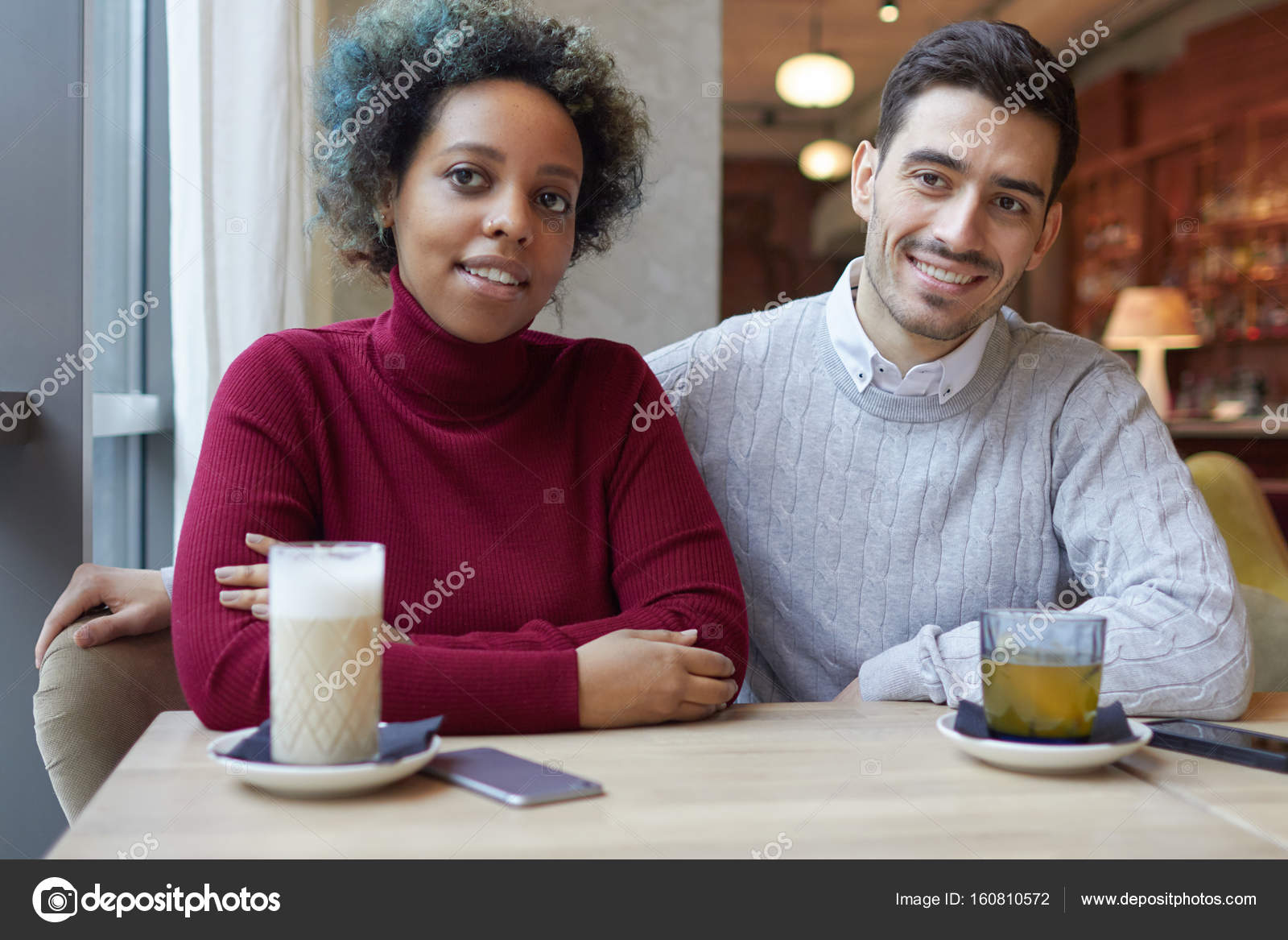 Ντροπαλός τύπος και ντροπαλός κορίτσι dating