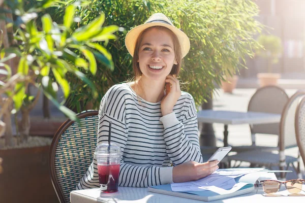 Outdoor closeup of positive beautiful Caucasian woman in beige h — Stock Photo, Image