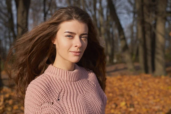 Automne chaud Portrait jeune femme beauté naturelle — Photo