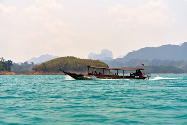 Тайская пассажирская лодка. Као-Сок — стоковое фото