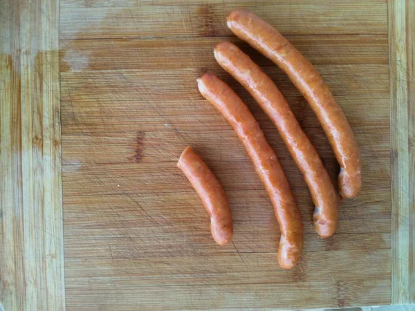 Salchichas Frankfurters Una Tabla Madera —  Fotos de Stock