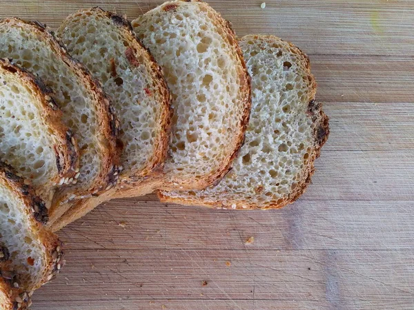 Čerstvý Chléb Rajčaty Dřevěné Desce — Stock fotografie