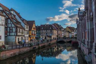 Gün batımında küçük Venedik ben