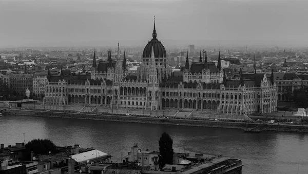 Parlament és Budapest fekete-fehér — Stock Fotó