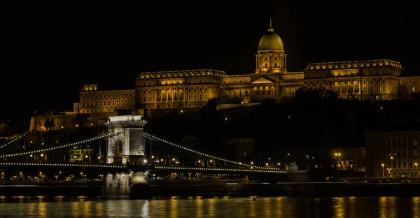 Будапештская ночь достопримечательностей — стоковое фото