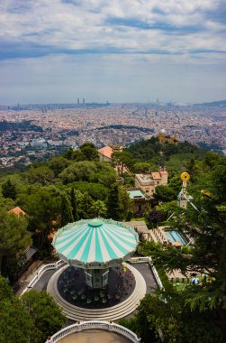 Tibidabo ve Barcelona ben