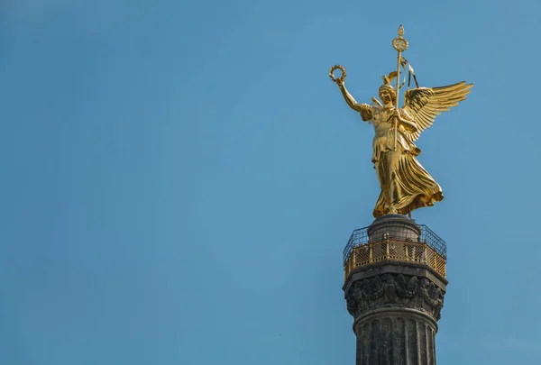 Statua kolumna zwycięstwa — Zdjęcie stockowe