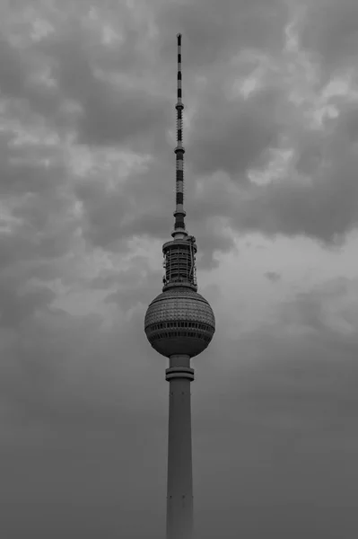 Una Foto Bianco Nero Del Berliner Fernsehturm — Foto Stock