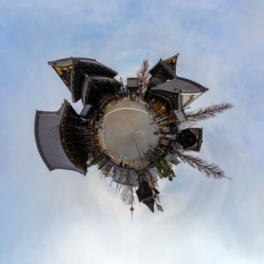 Higashi Hongan-ji Tapınağı 'nın küçük bir gezegen fotoğrafı Amida Salonu' nu, Kurucu Salonu 'nu ve Kurucu Salon Kapısı' nı ve diğerlerini gösteriyor..