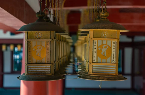 Uma Imagem Close Conjunto Lanternas Exposição Dentro Templo Shitenno — Fotografia de Stock