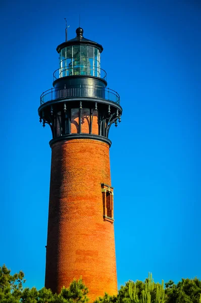 Faro de ladrillo de cerca — Foto de Stock