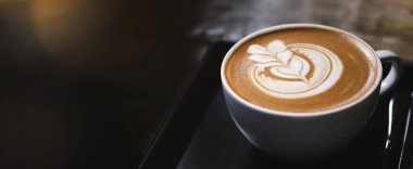 Sıcak latte kahve Cafe, Web sitesi header tasarımı için fotoğraf afiş metin için kopya yer ile yakın çekim