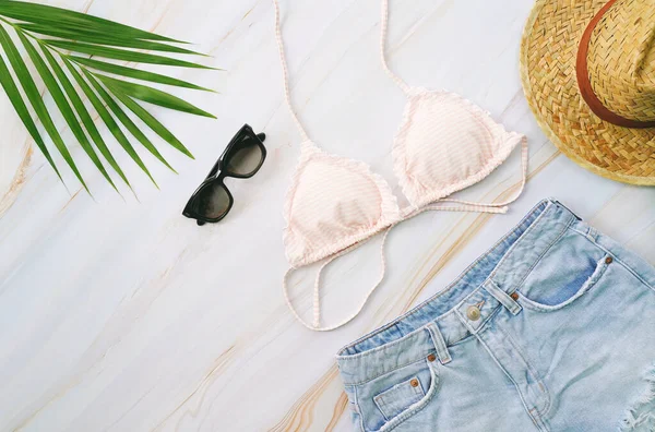 Flat Lay Summer Items Pastel Bikini Sunglasses Jeans Hat Green — Stock Photo, Image