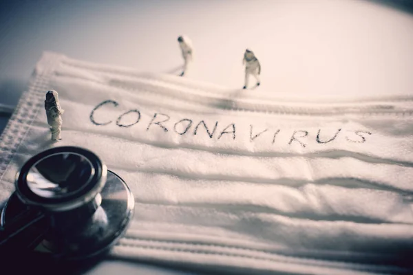 Personas Miniatura Médicos Con Traje Protector Prevención Pandemia Covid Coronavirus — Foto de Stock