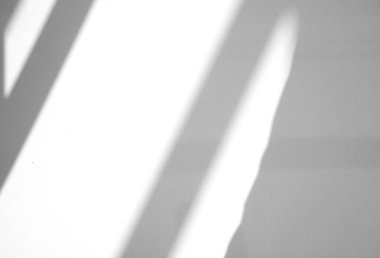 Pencere, ürün sunumu, arkaplan ve modellemesi için, beyaz doku arka planı üzerinde doğal gölge etkisi