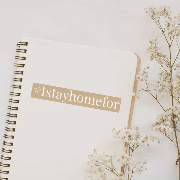 Flat Lay Flores Caderno Com Mensagem Hashtag Ficar Casa Para — Fotografia de Stock