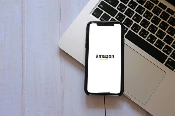 Bangkok Thailand March 2020 Flat Lay Iphone Showing Amazon Application — 스톡 사진